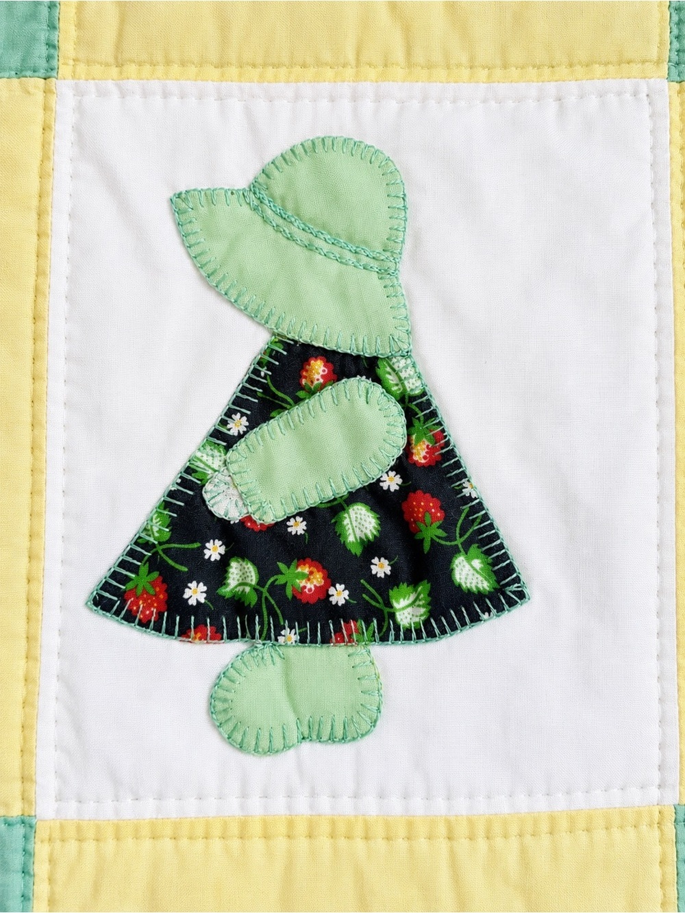 Vintage Handmade Sunbonnet Sue Quilt Blanket 55x39 Cottagecore - Picture 4 of 14